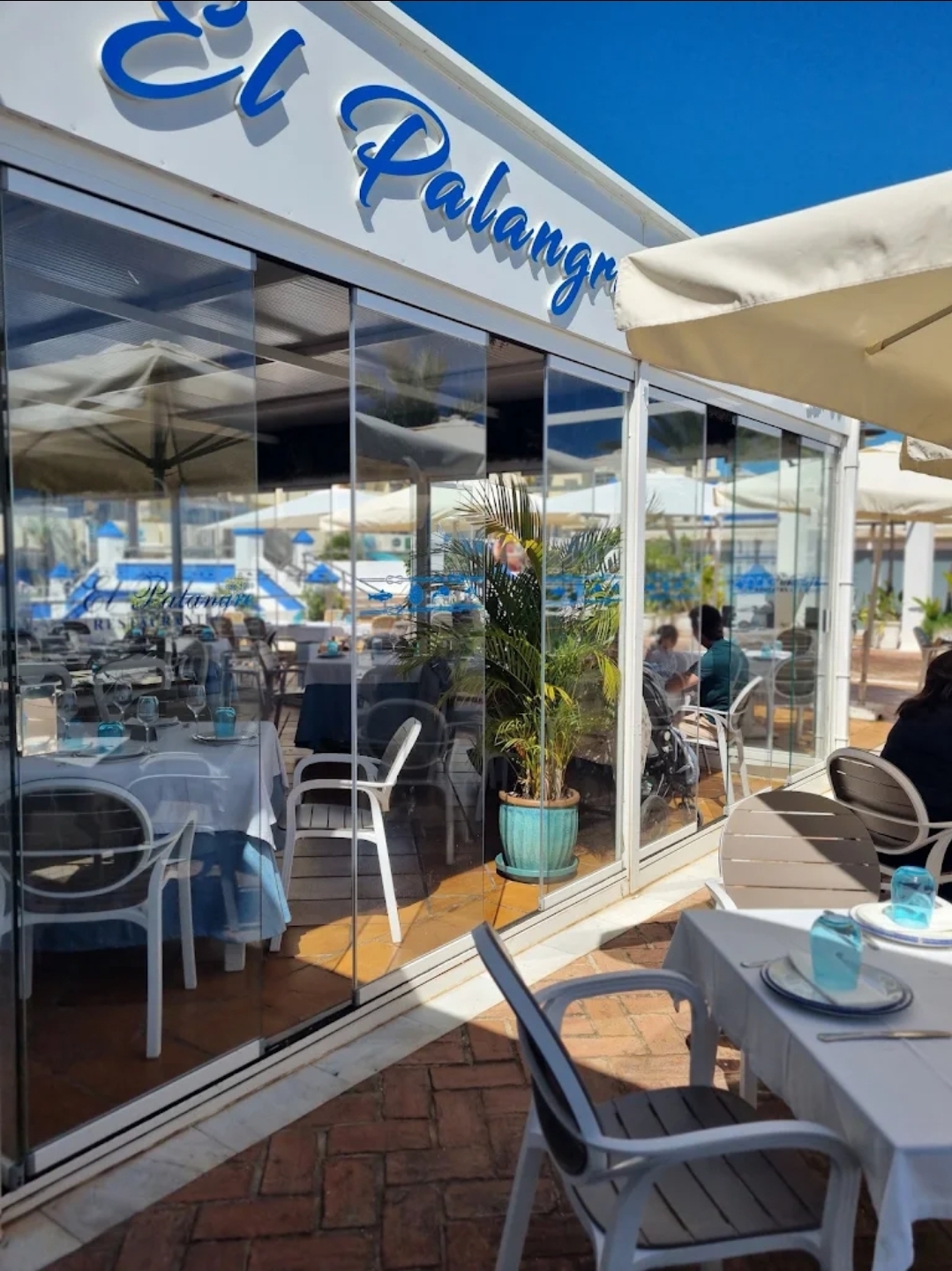 Terraza de El Palangre en el Puerto de Estepona